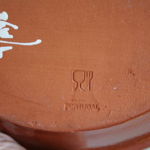 Vintage Hand painted Portugal Terra Cotta Pie plate with Bird - Picture 5 of 8